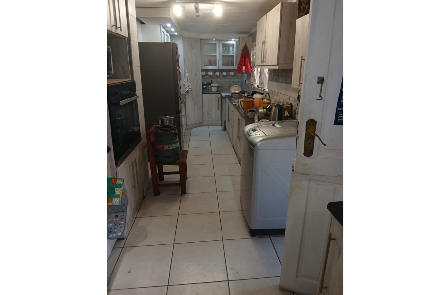 4 Bedroom Property for Sale in Hillcrest Western Cape